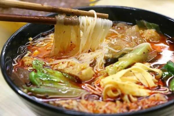 麻辣燙餐館該如何選擇環(huán)保地坪漆施工？