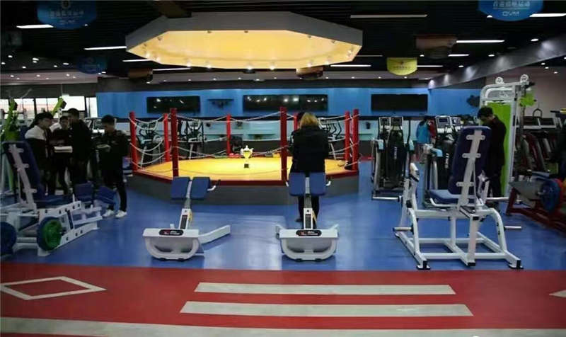 健身房地面用地坪漆施工時，可以選擇氟硅彈性地坪